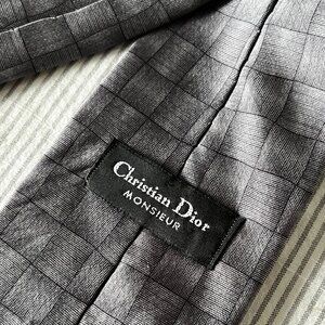 Christian Dior Vintage Grey Silver 100% Silk Neck Tie